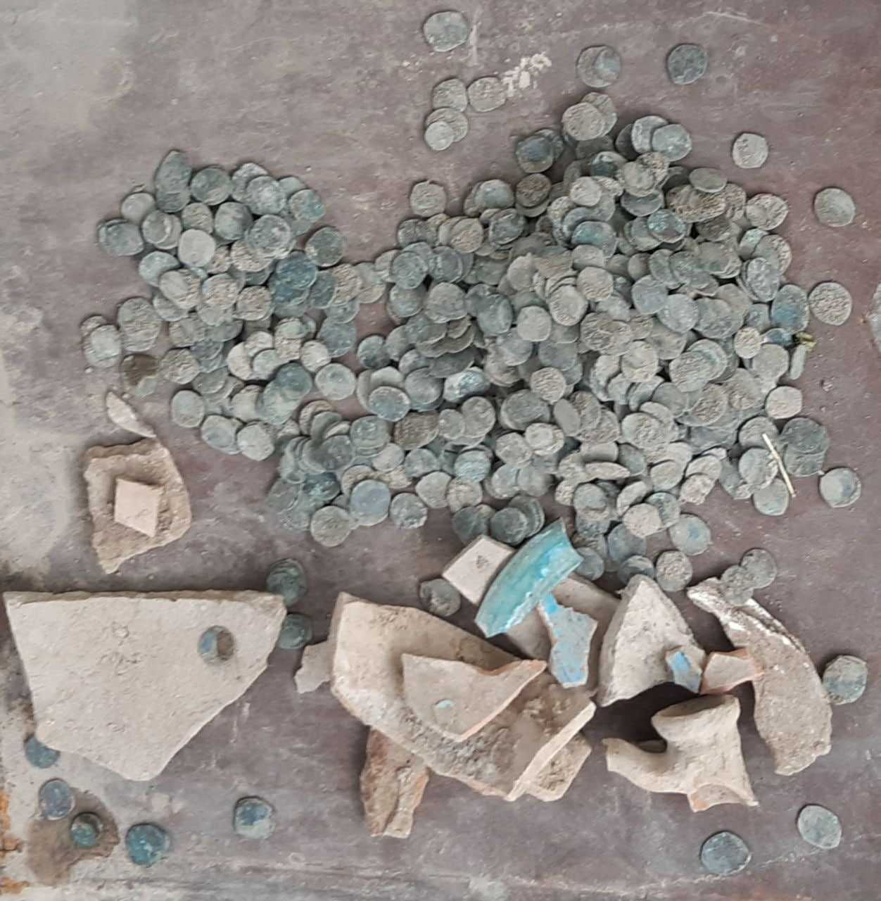 Parkentdan 16-asrning oxiri – 17 asrning boshlarigna oid xazina topilgan